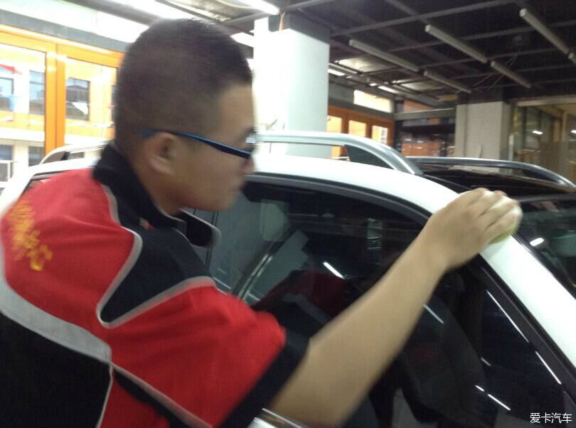 東營(yíng)美佳汽車(chē)服務(wù)中心 專業(yè)漆面護(hù)理，煥新奔馳GLK300的奪目光彩